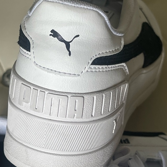 Puma White and Black Classic Sneakers with Leather Finish - Picture 4 of 11